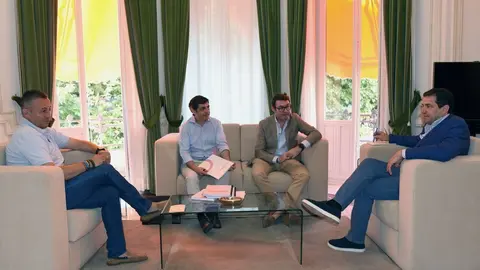 8f316ac48e41dc8633e89a01554f58d5_2_XL