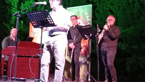 ESCENARIOS DE VERANO NOCHE DE LA POESIA ATENEO (1)