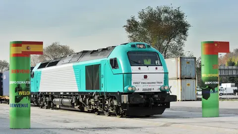 El 9 de diciembre de 2014, el primer tren Internacional de Carga ferroviaria China - Europa "Yixinou" que va de la ciudad oriental china de Yiwu, a Madrid, Espa&ntilde;a, lleg&oacute; a la estaci&oacute;n de carga de Abro&ntilde;igal, Madrid.