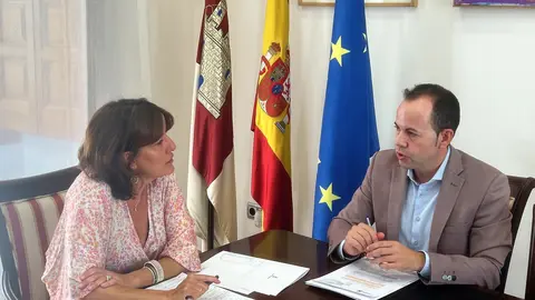 Blanca Fern&aacute;ndez con alcalde de Herencia