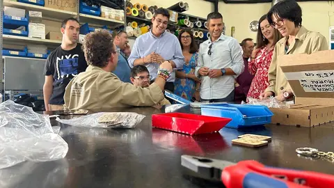 Eulalio D&iacute;az-Cano en visita centro ocupacional de Criptana 1