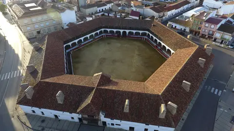 Plaza de toros de Almad&eacute;n