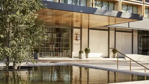 Fachada-del-Hotel-Rosewood-Villa-Magna-de-Madrid-696x464