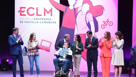 acto-institucional-del-da-de-la-enseanza_53337633113_o