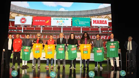 20231120 FOTO FAMILIA PARTIDO BEN&Eacute;FICO ARTISTAS CONTRA FAMOSOS