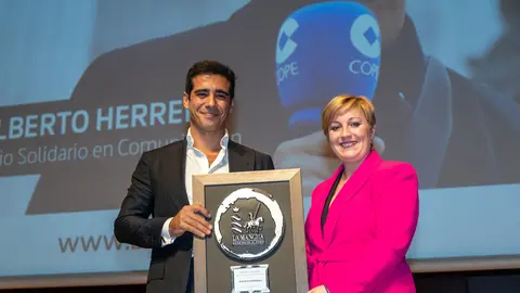 Alberto Herrera, Premio Solidario 2023 en 'Comunicaci&oacute;n' - copia