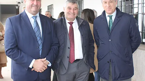 20240117 FOTO PRESIDENTE EUROCAJA RURAL, CONSEJERO AGRICULTURA JCCM Y PRESIDENTE AVICON