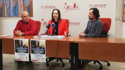 Rafael Quir&oacute;s, Rosa Melchor y Jorge Rom&aacute;n, en la rueda de prensa