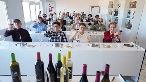 Cata de vinos para personas con dispacidad visual de la ONCE