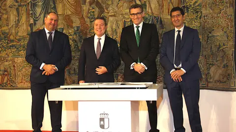 20240222 FOTOGRAF&Iacute;A FAMILIA FIRMA DG EUROCAJA RURAL Y RESPONSABLES JCCM