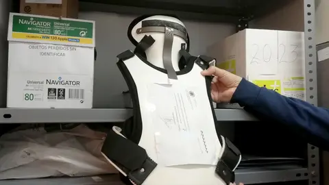 Entre los objetos perdidos, un cors&eacute; ortop&eacute;dico