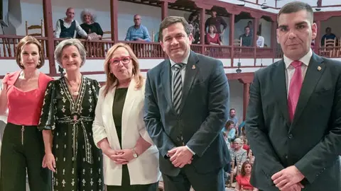 20f470fff63d5a3af8846bd8cab92312_XL