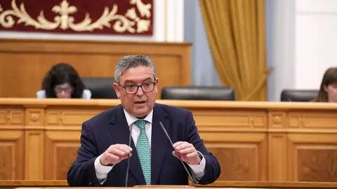 Santiago Lucas Torres en el Pleno de las Cortes