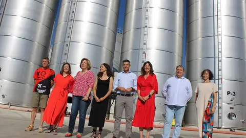 Blanca Fern&aacute;ndez visita Bodegas S&iacute;mbolo 1