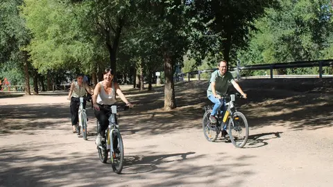 Blanca Fern&aacute;ndez estaci&oacute;n alquiler bicis el&eacute;ctricas en Ruidera 1