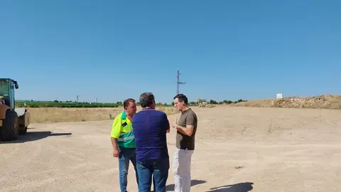 Arreglo caminos y Pelijara ME, alcalde con t&eacute;cnicos