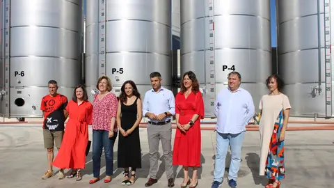 Blanca Fern&aacute;ndez visita a bodega