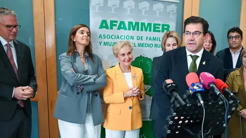 2e5d8b9e384d539bb8e4d7568a4db1dd_XL