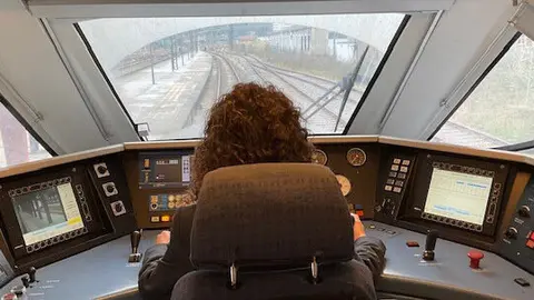 2-cabina-maquinista-renfe