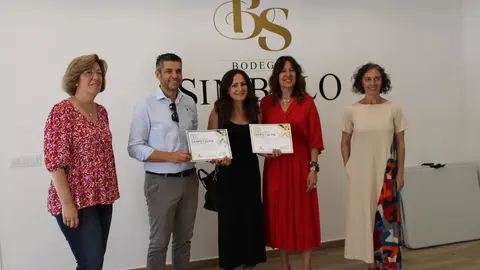 Visita Bodegas S&iacute;mbolo (archivo)