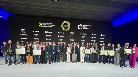 FOTO FAMILIA PREMIOS COOPERATIVOS 2025 - 