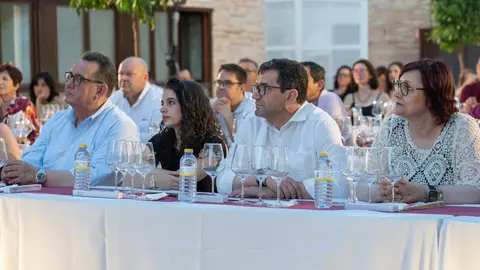 e61b2ad1b1d6a11e4904c66901921ce9_XL