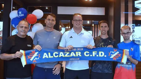 1 cuerpo t&eacute;cnico al completo