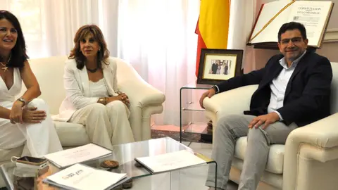 f7bd1aef1952105781bbc1bf8a50d0be_XL