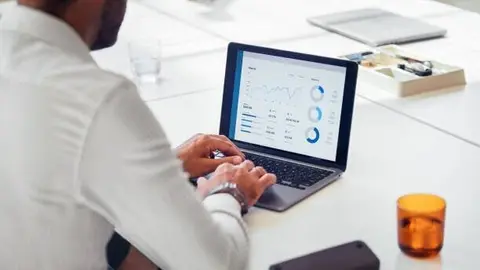  Trading de Divisas en 2025: C&oacute;mo los Traders Modernos Leen Se&ntilde;ales, No Solo Gr&aacute;ficos 