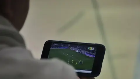 photo-1676270891810-7da36dd02c85