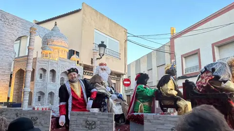 01-CabalgataReyesMagos-ConsusMajestades