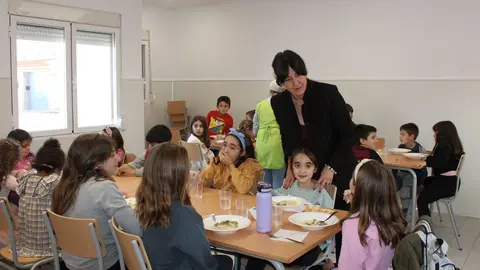 Blanca Fern&aacute;ndez visita comedores escolares en Pedro Mu&ntilde;oz 1
