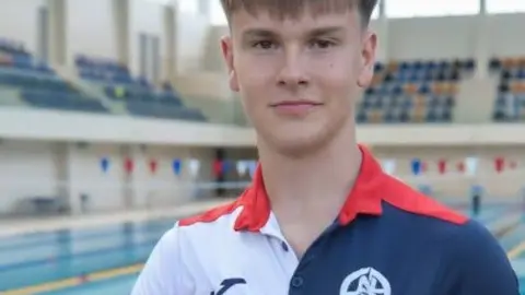 1 Hugo Quir&oacute;s