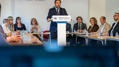 N&Uacute;&Ntilde;EZ _ MESA AGUA2