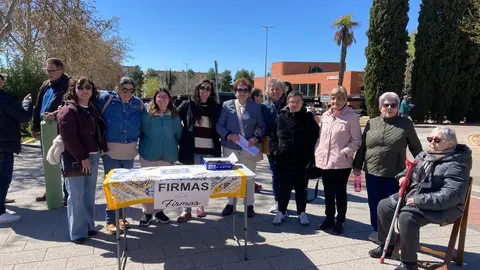 MESA INFORMATIVA Y FIRMAS 4