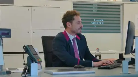 2-personal-renfe-operador-comercial-taquilla