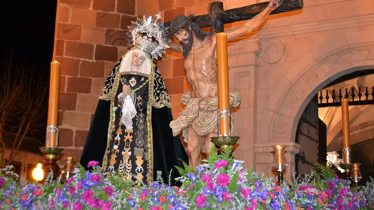 martes santo 2023 procesi&oacute;n de los estudiantes