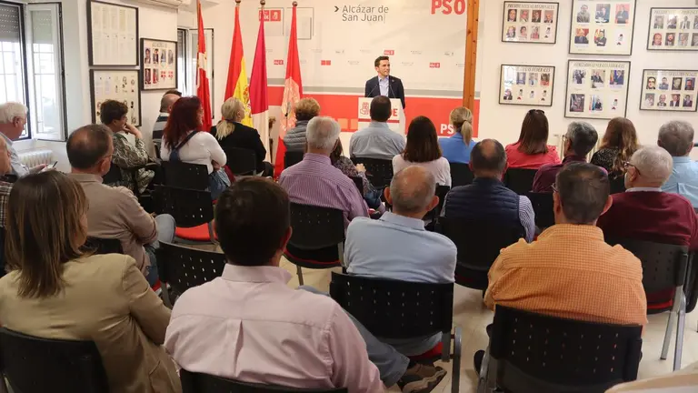 Encuentro de Casares con los militantes del PSOE de Alcazar