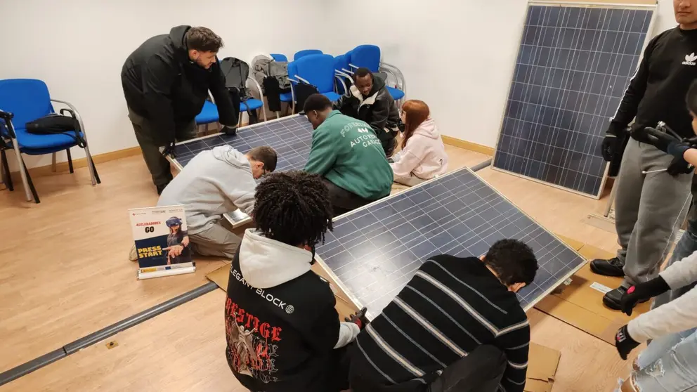 Alumnado del curso de placas fotovoltaicas Alc&aacute;zar de San Juan