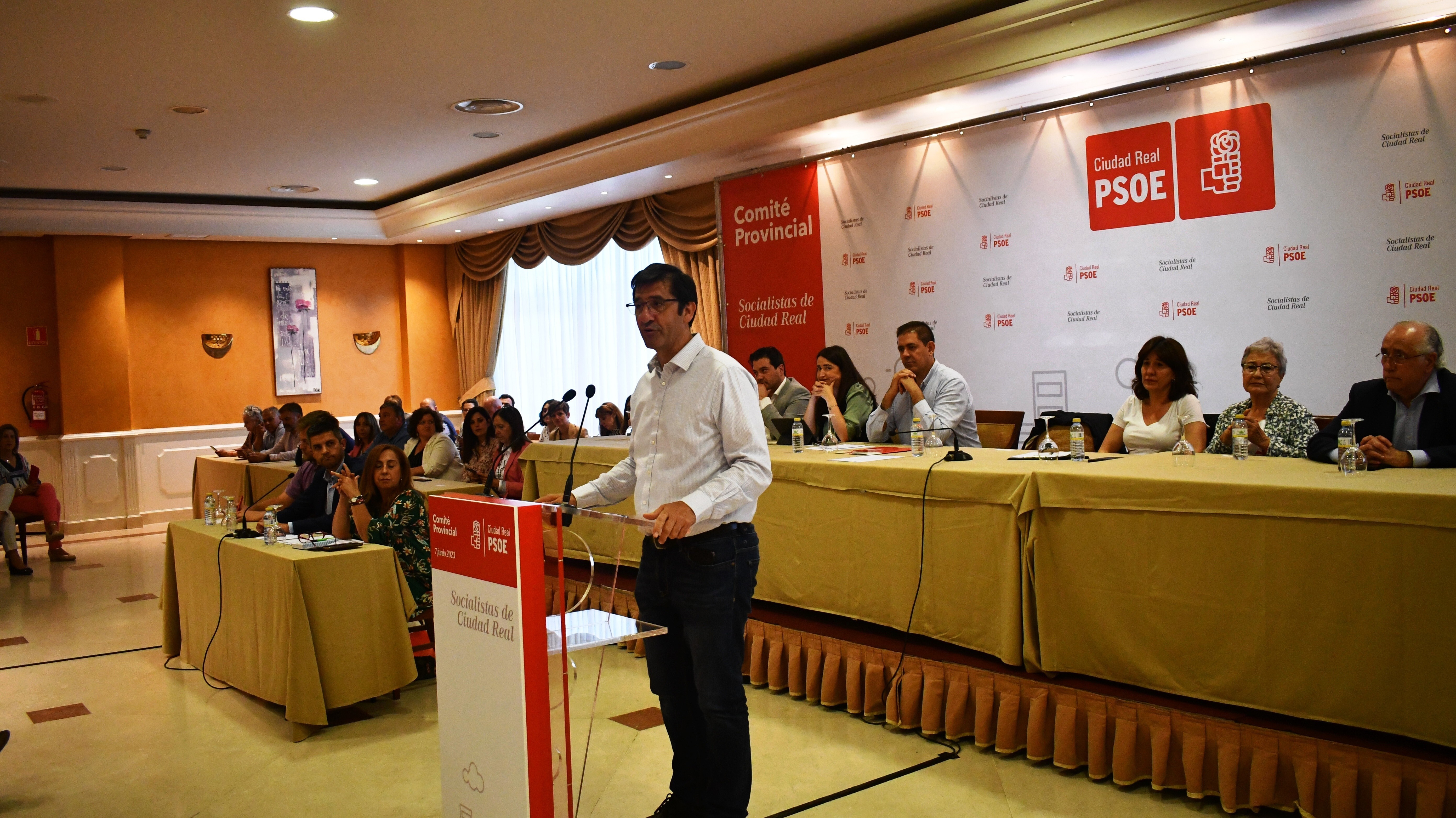 Caballero interviniendo