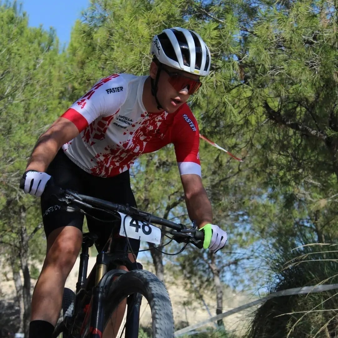 353811244_1883915421985084_7377593388815396425_n