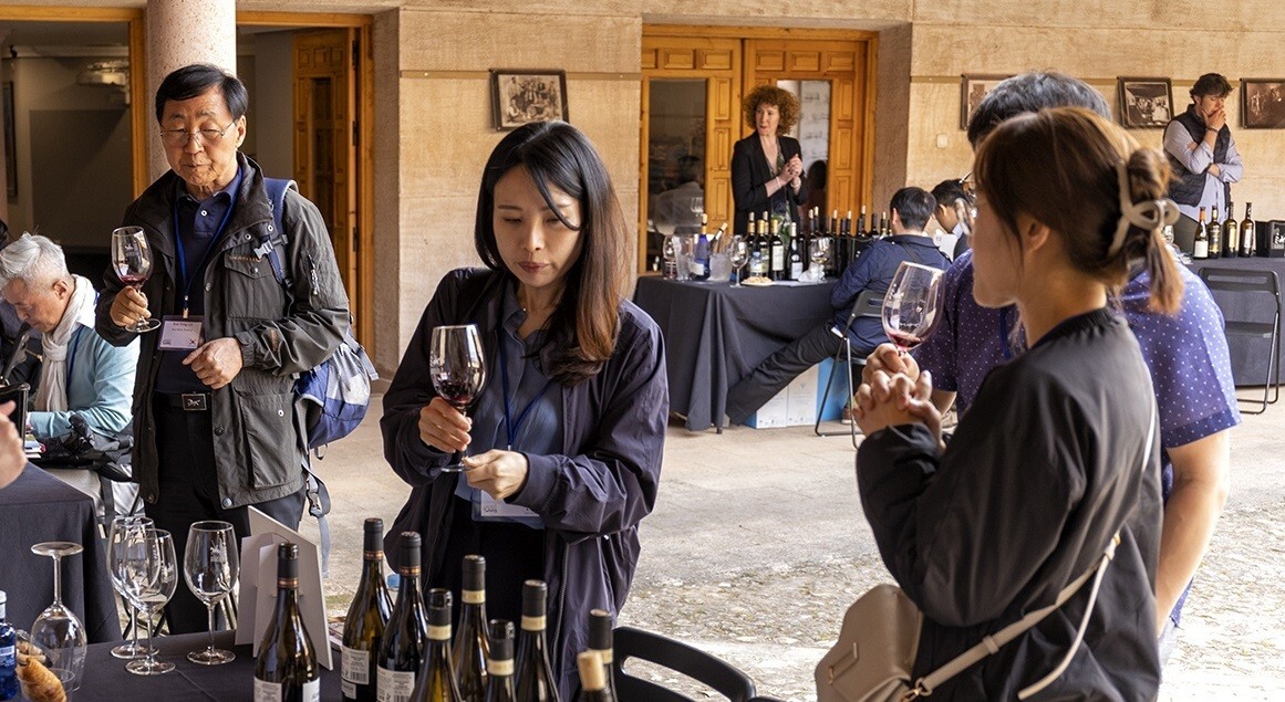 2023-04-10 1. Walkaround Tasting (43)