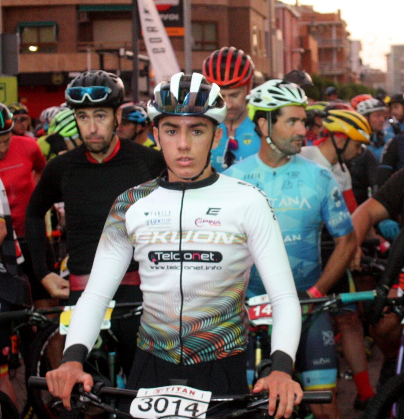 2 Rubén García Galán en línea de salida 100km