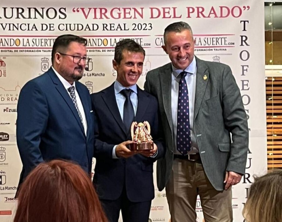 b75d96f96401a88b905b5a04bf3b3839_4_XL