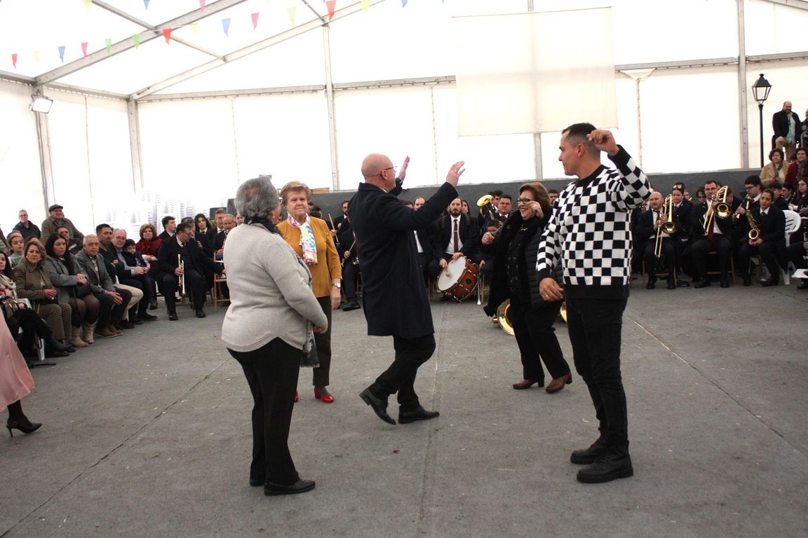 Jota Pujada, animero parando baile