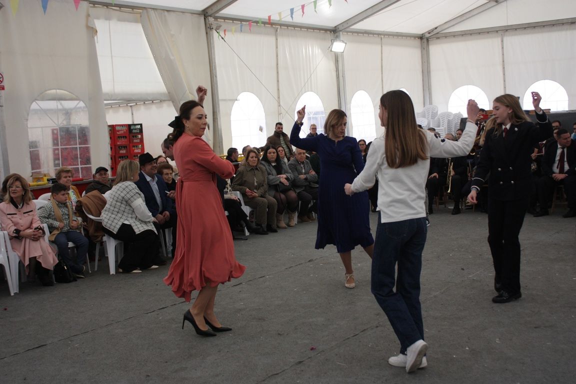 Jota PUjada, grupo bailando