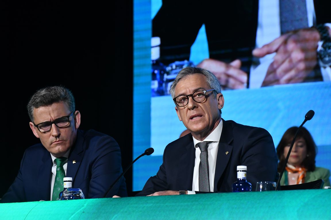 20240426 FOTO INTERVENCIÓN PRESIDENTE EUROCAJA RURAL DURANTE LA ASAMBLEA