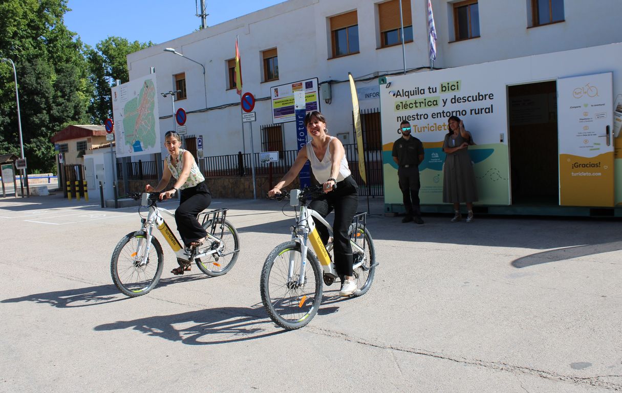 Blanca Fernández estación alquiler bicis eléctricas en Ruidera 2