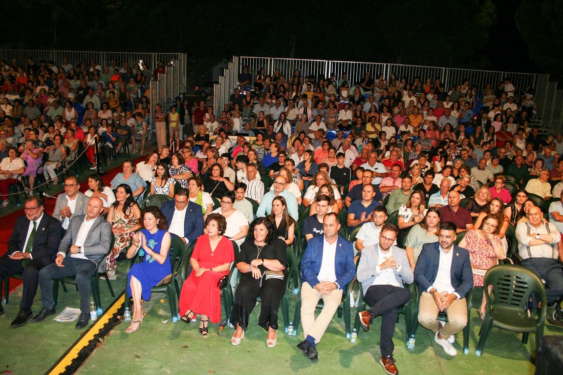 06-pregonycoronacion-Publicoladoautoridades