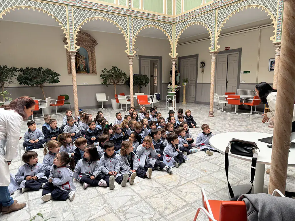 donantes-sangre-alcazar-charla-sagrada-familia-02